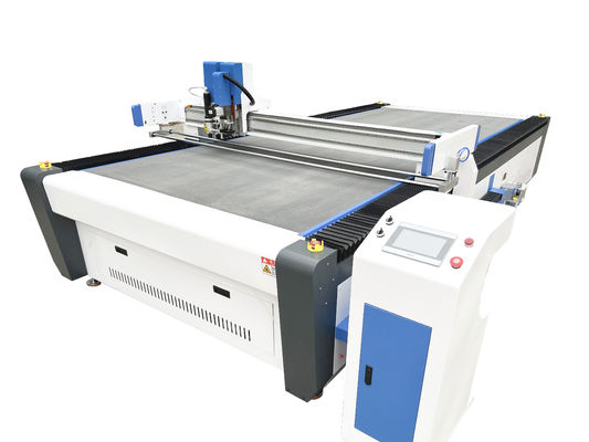 Máquina de corte de oscilação automática do fato do CNC da máquina de corte do vestuário de AC380V