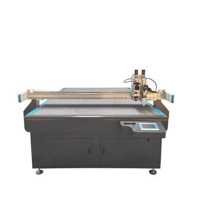 Máquina de corte de oscilação da faca do Cnc para o carro Mat Cutting 1625 tamanhos de trabalho